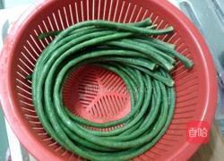 豆角酿鲮鱼肉的做法图解1