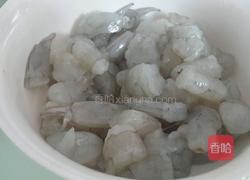 猪肉香菜虾丸汤的做法图解2