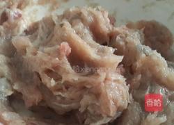 猪肉香菜虾丸汤的做法图解5
