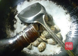 香干炒花蛤的做法图解3