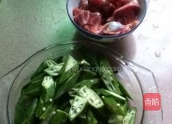 秋葵炒鸡肾的做法图解2