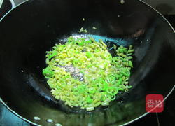 咸豆角炒米虾的做法图解3