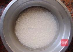 红糖桃花粥的做法图解1