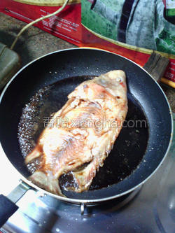 做红烧鱼的方法家常 MjUwX2MxXzA