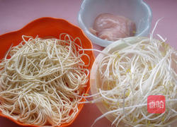 鸡丝凉面的做法图解1