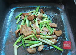 蒜苔炒鱼丸的做法图解8