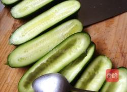 黄瓜蟹肉冷汤的做法图解1