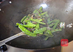 豆豉鲮鱼炒荷兰豆的做法图解8