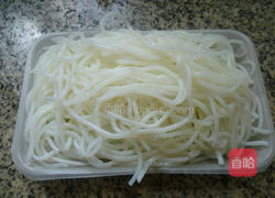 香干牛心菜炒米粉的做法图解2