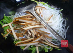 香干牛心菜炒米粉的做法图解7