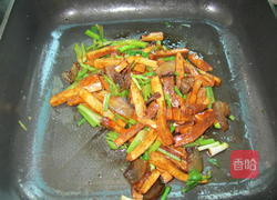 香芹香干炒腊肉的做法图解8