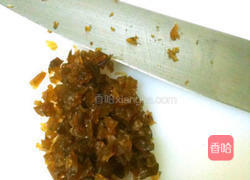 梅子酱渍番茄秋葵的做法图解1