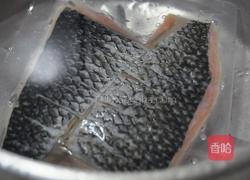 樱花虾鲑鱼炒饭的做法图解1