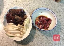 木耳炒肉丝的做法图解1