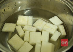 菇菇萝卜养生汤的做法图解2