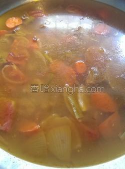 番茄洋葱牛肉汤的做法 MjUwX2MxXzA