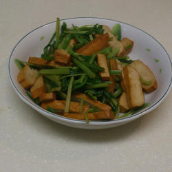 香干炒芹菜的做法[图]