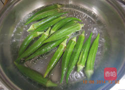 牛肉炒秋葵的做法图解1