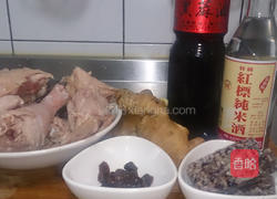 桂圆麻油鸡的做法图解1