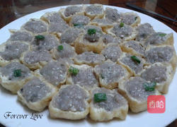 豆卜酿鲮鱼肉的做法图解1