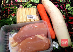 萝卜鸡肉汤的做法图解1