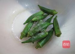 番茄秋葵烘蛋的做法图解1