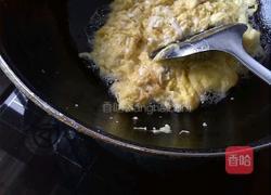 红椒香椿炒鸡蛋的做法图解3