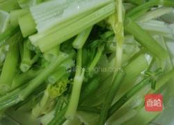 芹菜炒肉的做法图解3