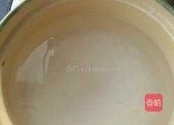 皮蛋瘦肉粥的做法图解1