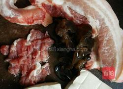 木耳瘦肉酿豆腐的做法图解1