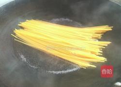 火腿肉酱煮意粉的做法图解4