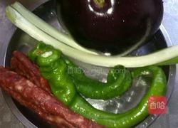 青椒茄子腊肠饼的做法图解2