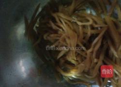 鸡蛋咸菜炒香椿的做法图解1