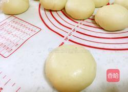 豆沙面包的做法图解2