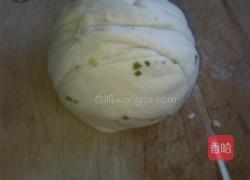 发面葱花软饼的做法图解7