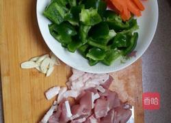 青椒炒肉的做法图解1