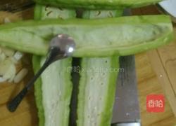 苦瓜小辣椒炒鸡蛋的做法图解1