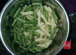 土豆豆角焖面的做法图解1