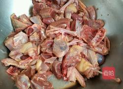 青椒烧鸽肉的做法图解2