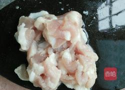 香菇芹菜炒肉的做法图解2