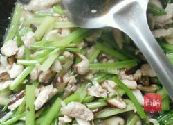 香菇芹菜炒肉的做法图解8