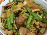 笋干缸豆红烧肉