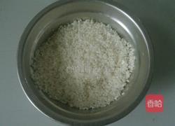 皮蛋瘦肉粥的做法图解1