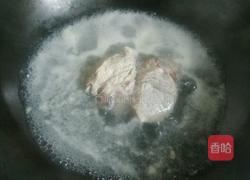 皮蛋瘦肉粥的做法图解2