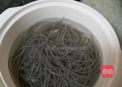 凉拌黄瓜红薯粉的做法图解1