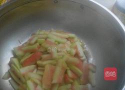 爆炒西瓜皮的做法图解2