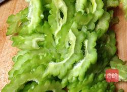 凉拌苦瓜的做法图解1