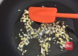 贝肉炒乌冬面的做法图解4