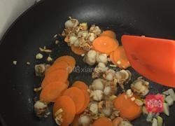 贝肉炒乌冬面的做法图解5