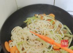 贝肉炒乌冬面的做法图解6